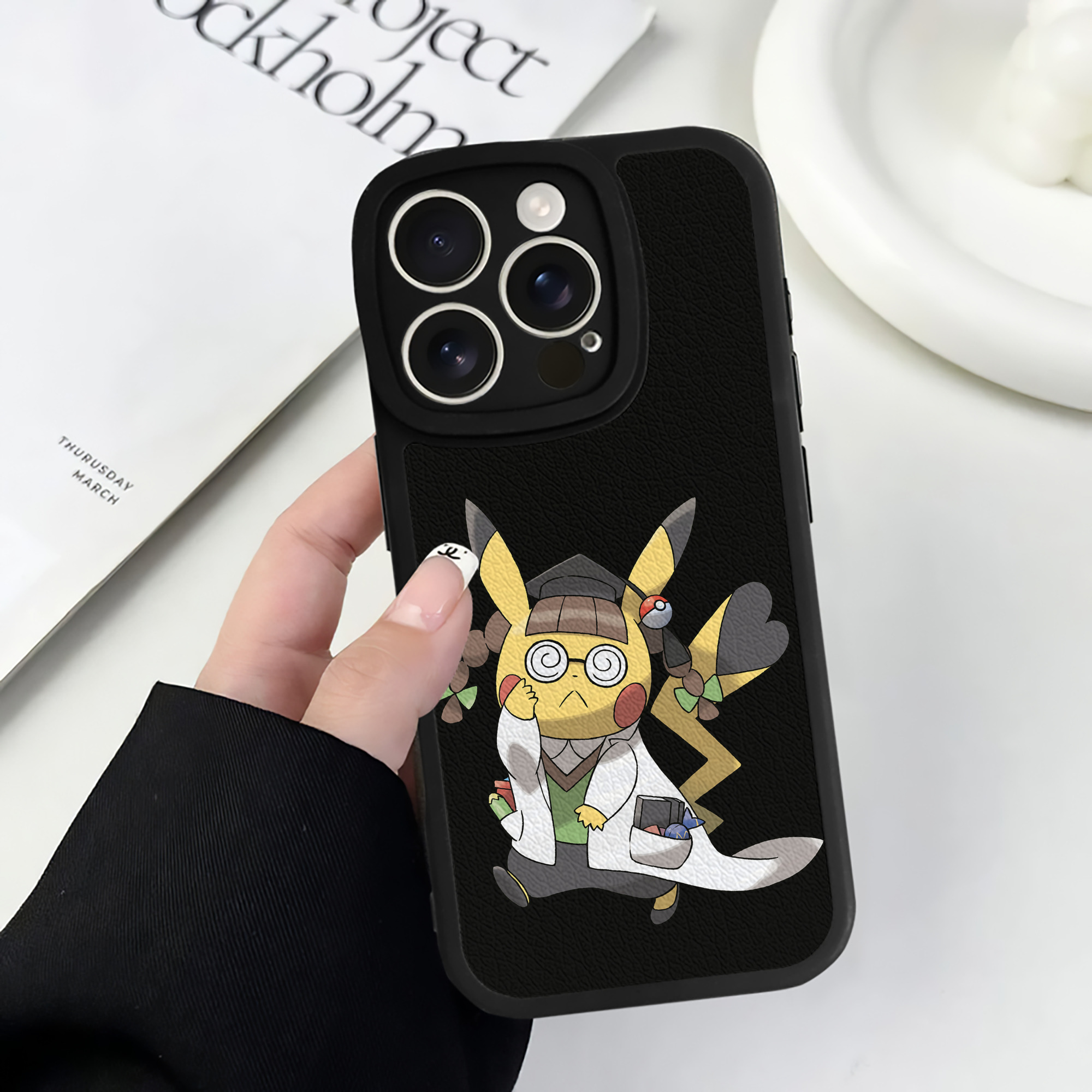 （画像用） ポケットモンスター Pokémon 【iPhone 16シリーズ対応】シリコンスマホケース（レザー調） 材質：シリコン